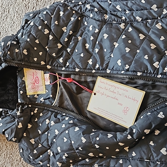 Navy Pink Envelope vest with heart design - Picture 2 of 4